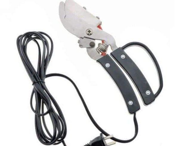 Ideal Instrument for Debeaking the Birds