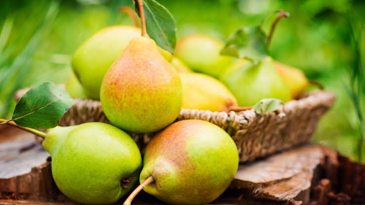 The Benefits and Uses of Pears